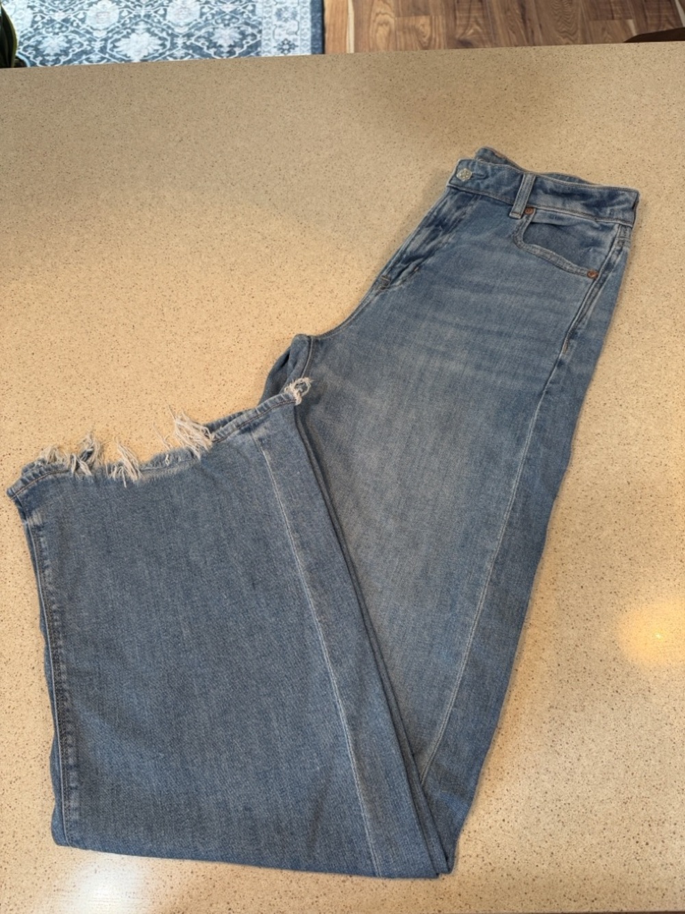 American Eagle Super High Rise Baggy Wide Leg Jeans Light Wash Distressed Hem - Picture 5 of 6